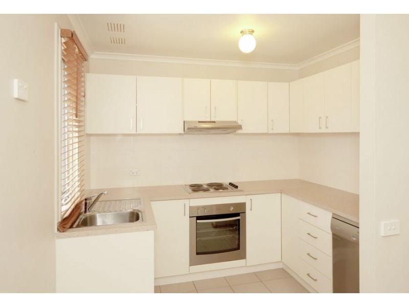 5 Meads Place, Mount Austin NSW 2650