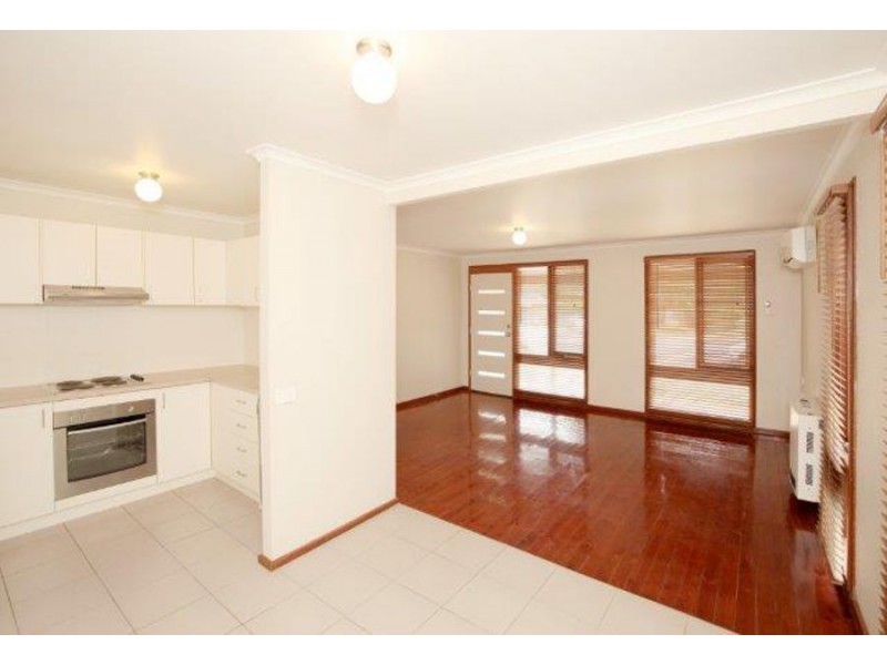 5 Meads Place, Mount Austin NSW 2650