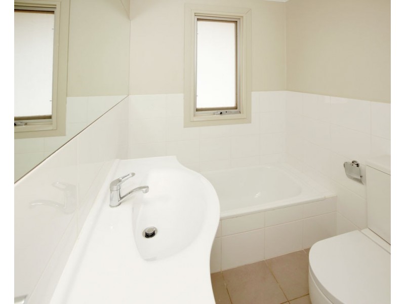 5 Meads Place, Mount Austin NSW 2650