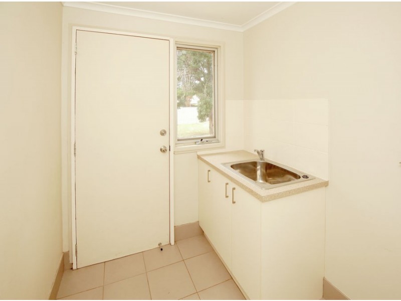 5 Meads Place, Mount Austin NSW 2650