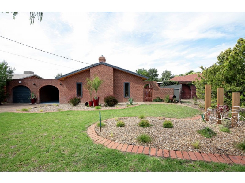 23 Telopea Crescent, Lake Albert NSW 2650