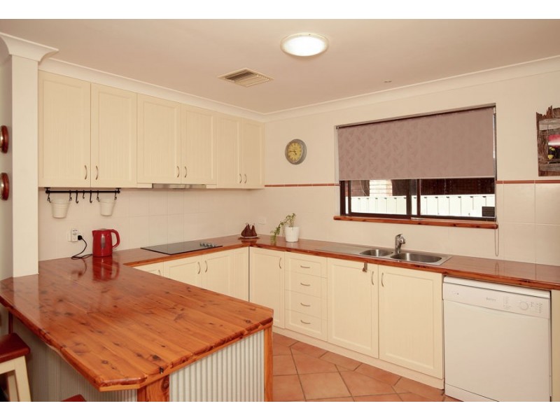 23 Telopea Crescent, Lake Albert NSW 2650