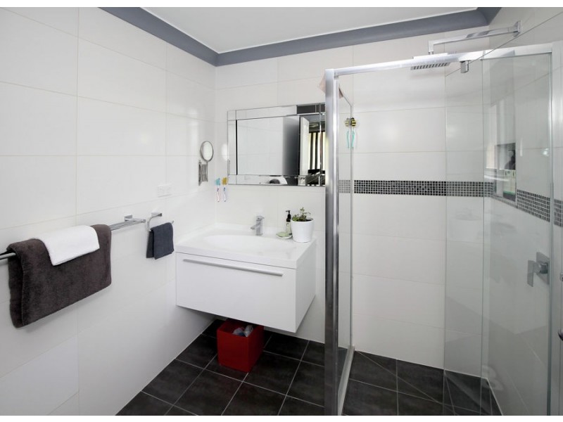 23 Telopea Crescent, Lake Albert NSW 2650