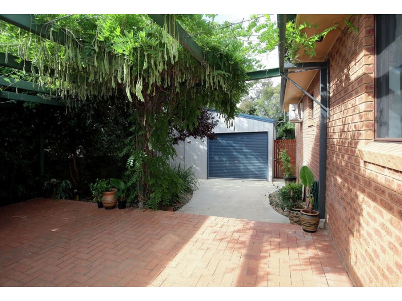 23 Telopea Crescent, Lake Albert NSW 2650