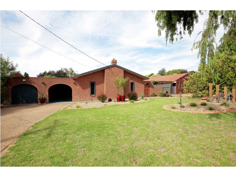 23 Telopea Crescent, Lake Albert NSW 2650