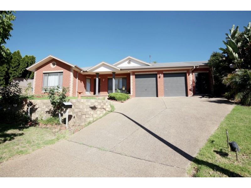 6 Fletcher Place, Kooringal NSW 2650