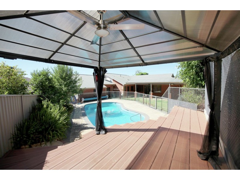 6 Fletcher Place, Kooringal NSW 2650