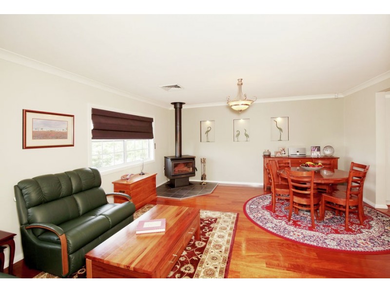 4 Baree Place, Kooringal NSW 2650