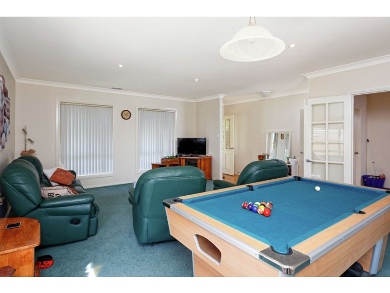 9 Clipper Way, Estella NSW 2650