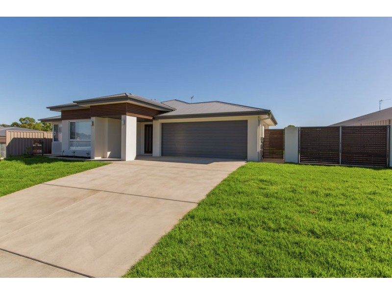 34 Darcy Drive, Boorooma NSW 2650