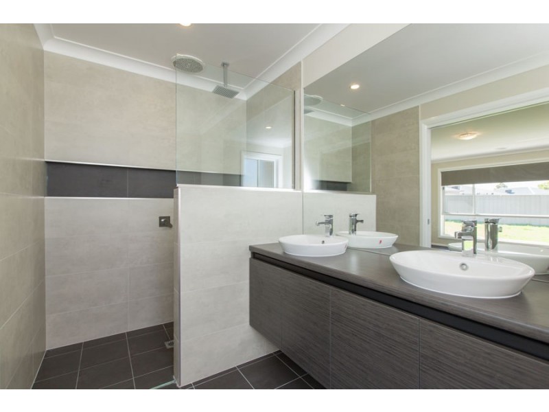 34 Darcy Drive, Boorooma NSW 2650