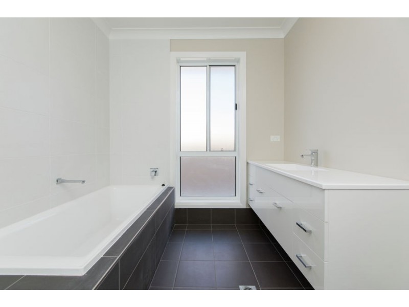 34 Darcy Drive, Boorooma NSW 2650