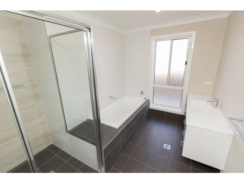 34 Darcy Drive, Boorooma NSW 2650