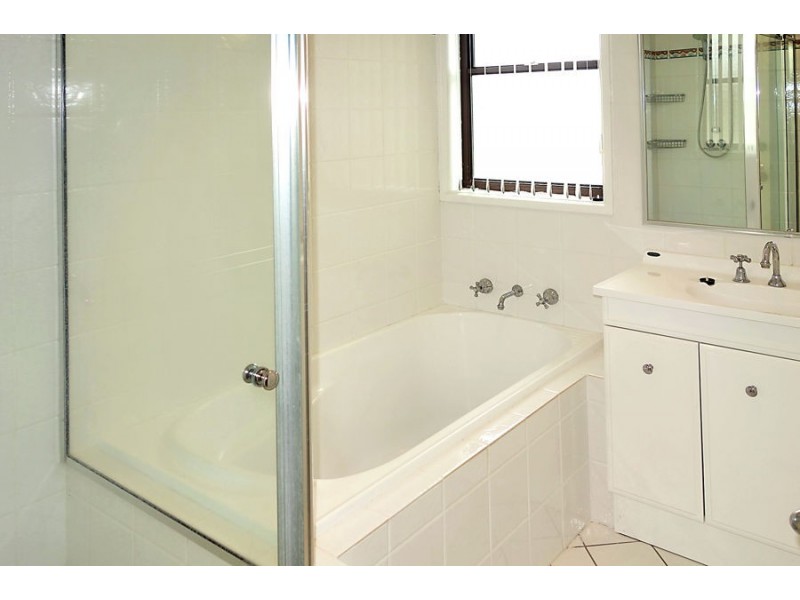 9 Loth Street, Ashmont NSW 2650