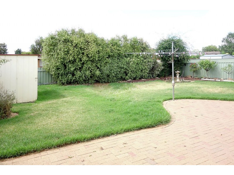 9 Loth Street, Ashmont NSW 2650