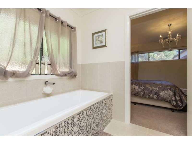 6 Spencer Place, Tatton NSW 2650