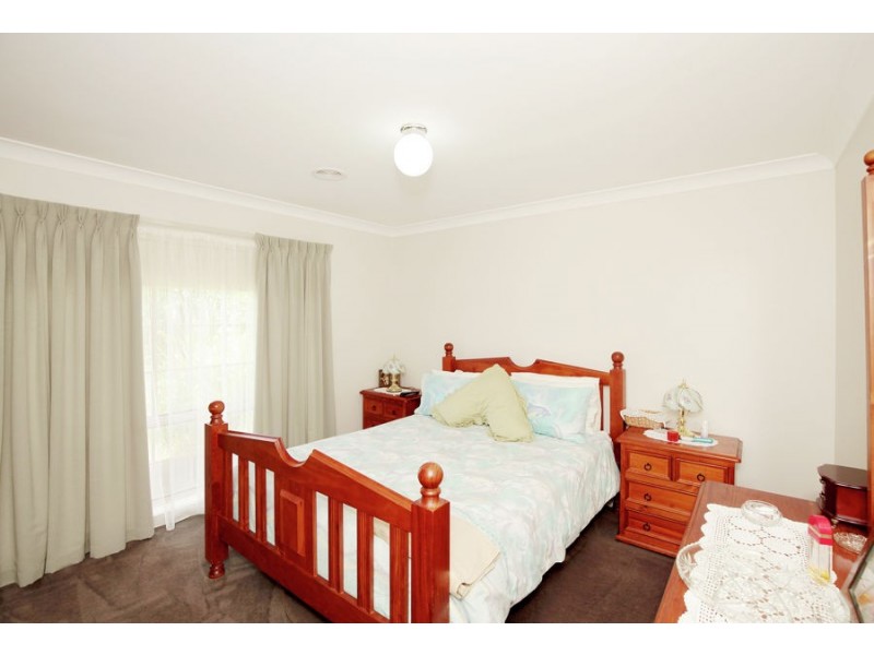 6 Avocet Drive, Estella NSW 2650