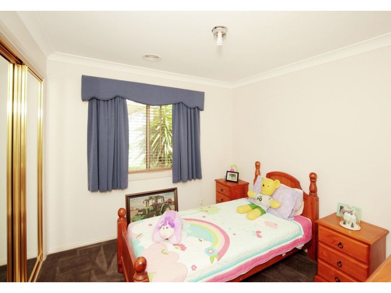 6 Avocet Drive, Estella NSW 2650