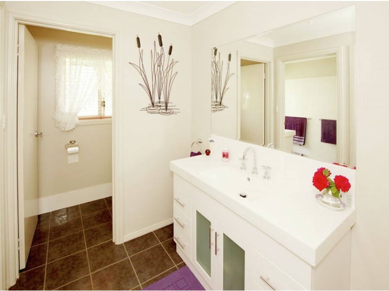 6 Avocet Drive, Estella NSW 2650