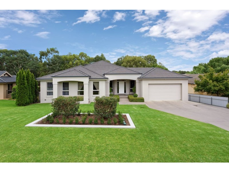 27 Lakehaven Drive, Lake Albert NSW 2650