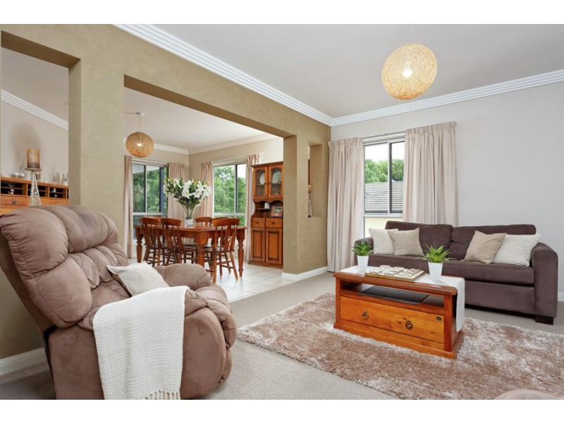 27 Lakehaven Drive, Lake Albert NSW 2650