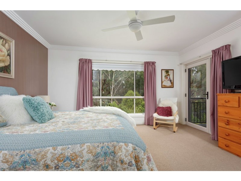 27 Lakehaven Drive, Lake Albert NSW 2650