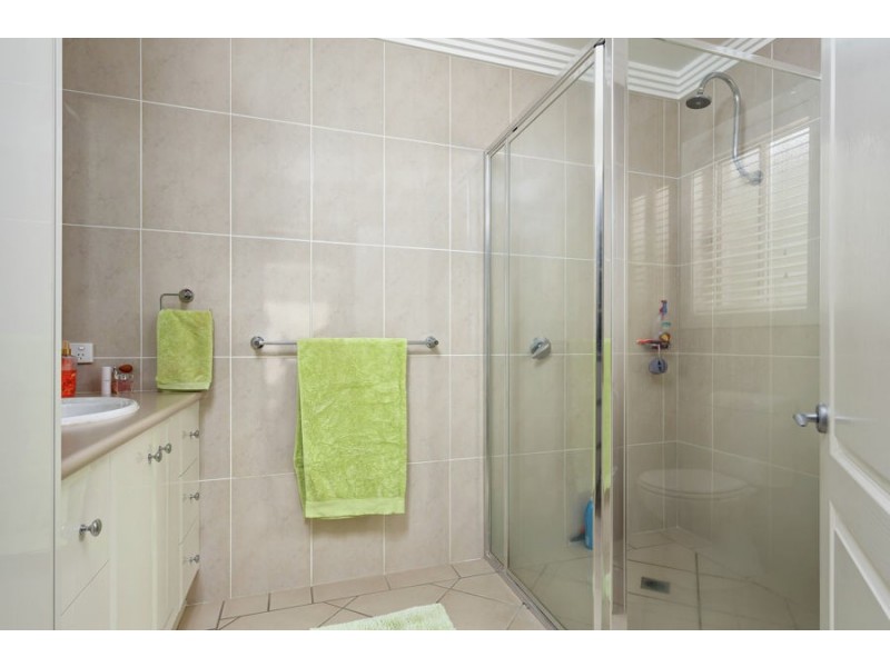 27 Lakehaven Drive, Lake Albert NSW 2650