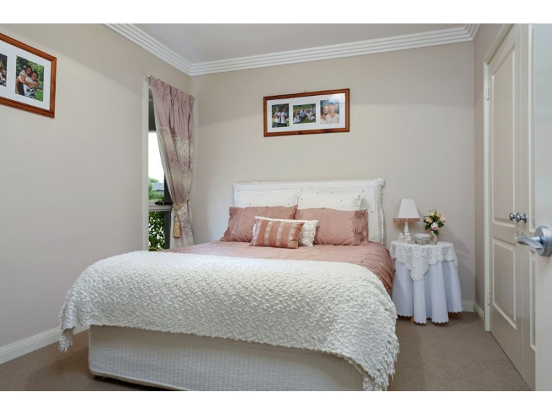 27 Lakehaven Drive, Lake Albert NSW 2650