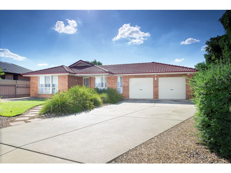 2 Woomera Place, Glenfield Park NSW 2650