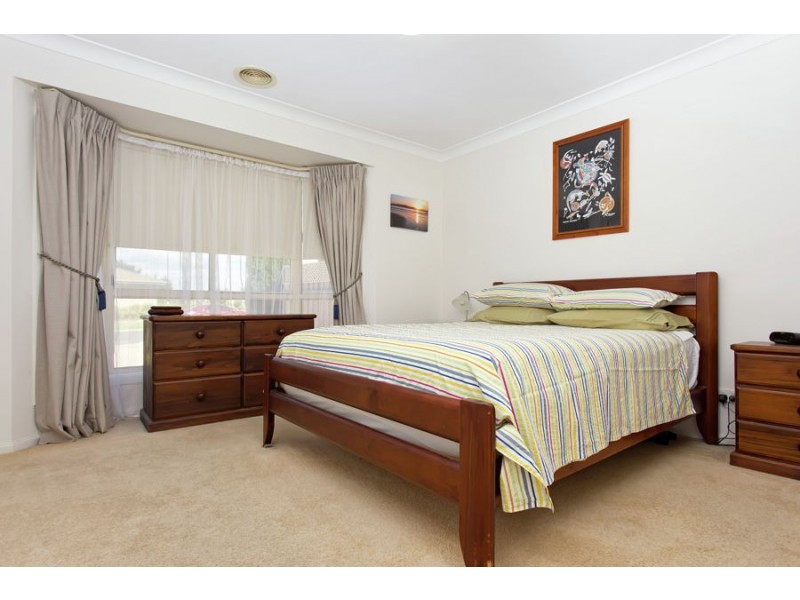 2 Woomera Place, Glenfield Park NSW 2650