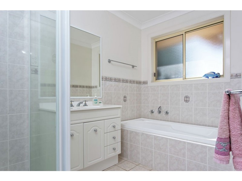 2 Woomera Place, Glenfield Park NSW 2650