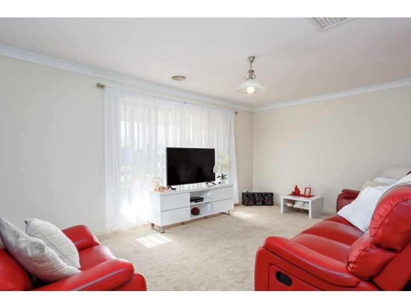 4 Rosella Place, Mount Austin NSW 2650