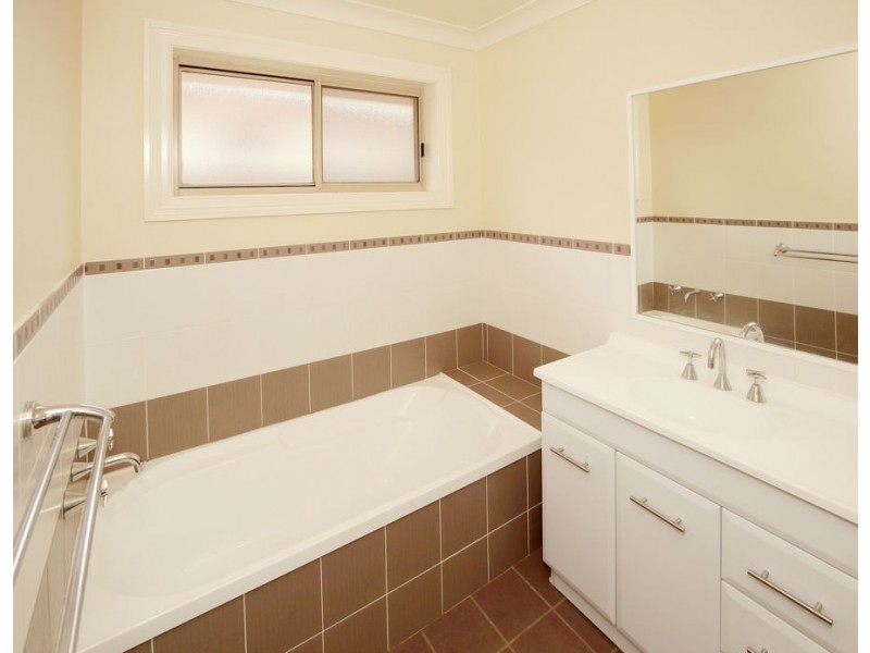 15 Barrima Road, Glenfield Park NSW 2650