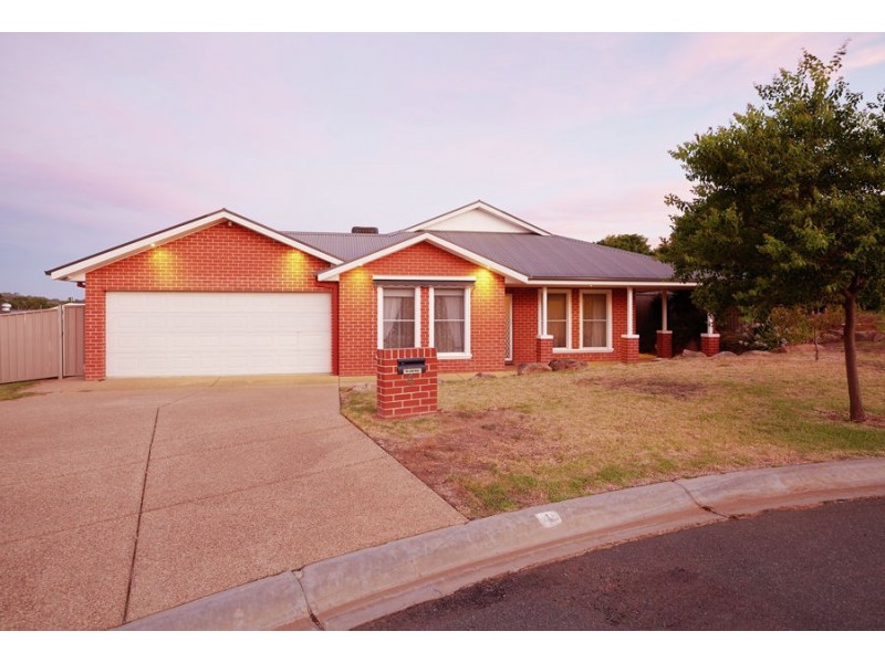 4 Fisher Place, Lloyd NSW 2650