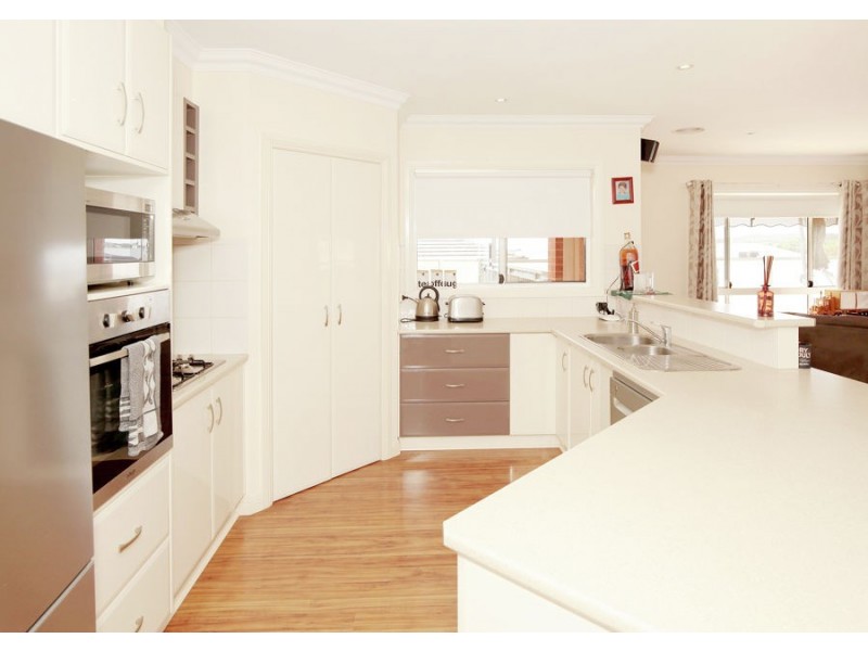 4 Fisher Place, Lloyd NSW 2650