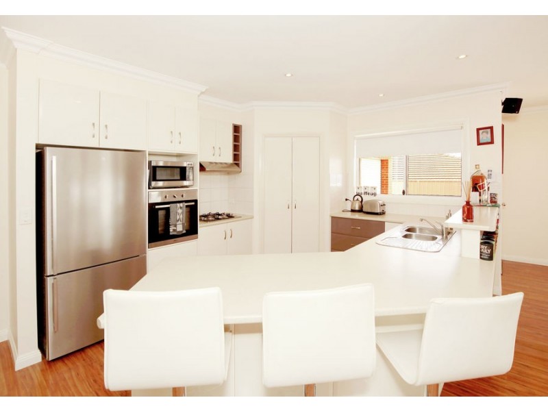 4 Fisher Place, Lloyd NSW 2650