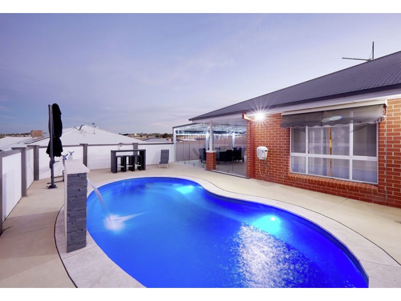 4 Fisher Place, Lloyd NSW 2650