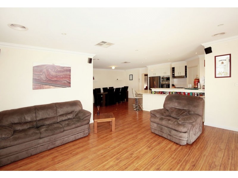 4 Fisher Place, Lloyd NSW 2650