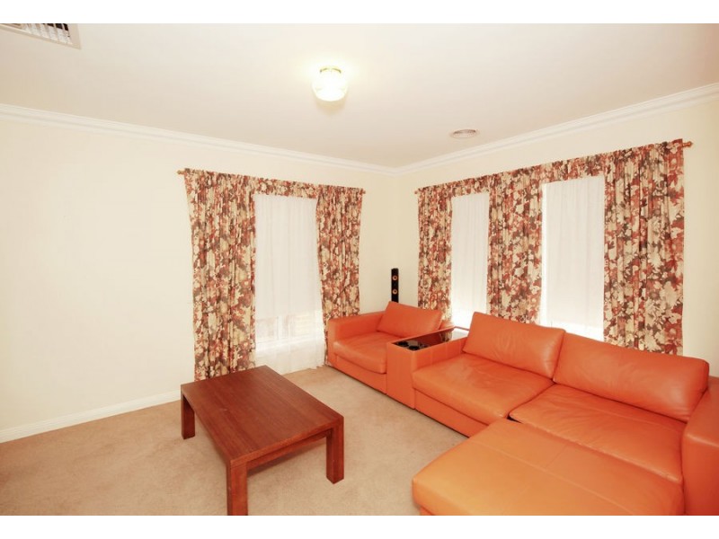 4 Fisher Place, Lloyd NSW 2650