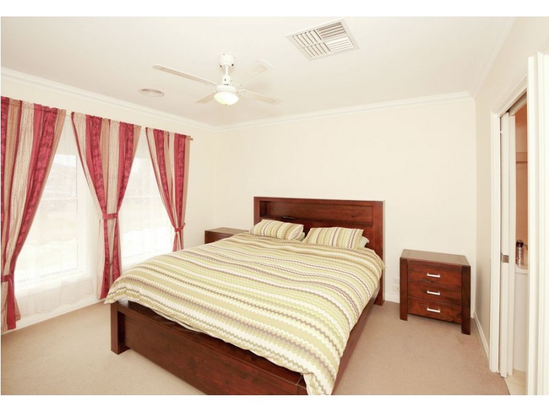 4 Fisher Place, Lloyd NSW 2650