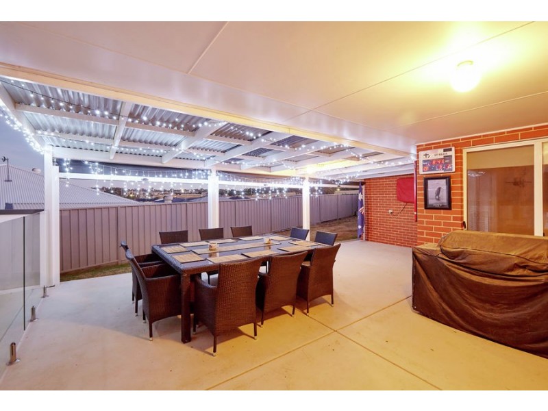 4 Fisher Place, Lloyd NSW 2650