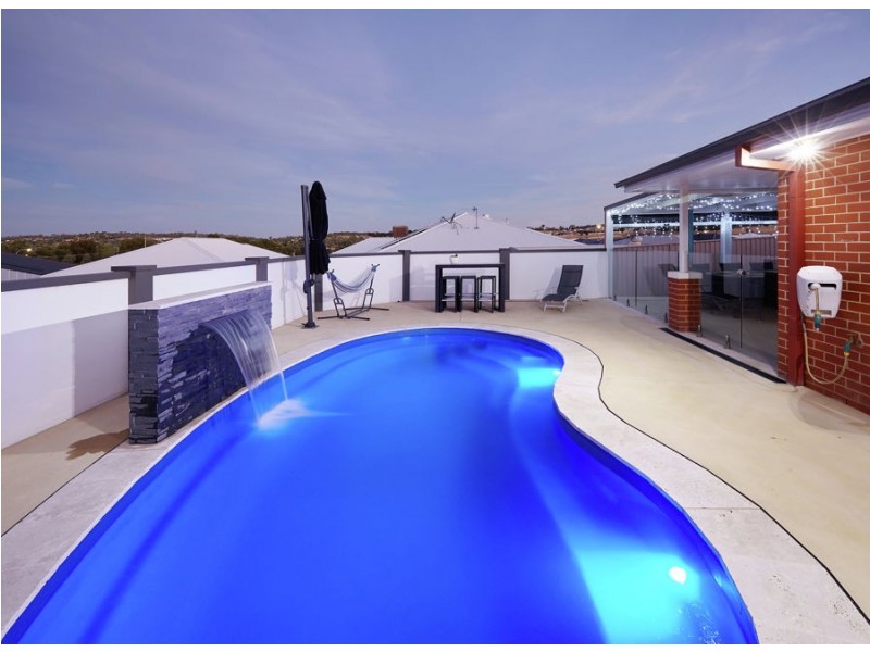 4 Fisher Place, Lloyd NSW 2650