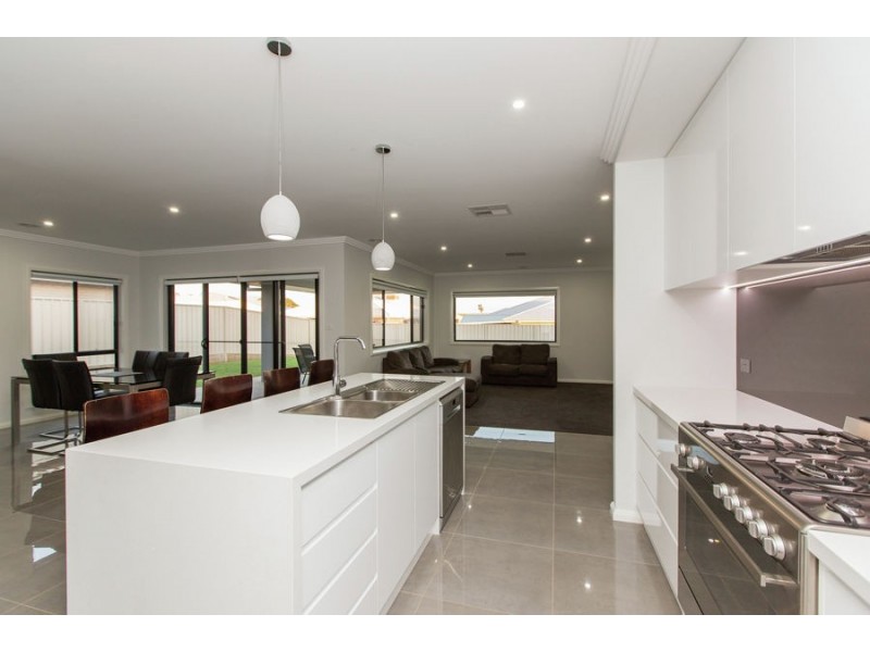 15 Goonawarra Street, Estella NSW 2650