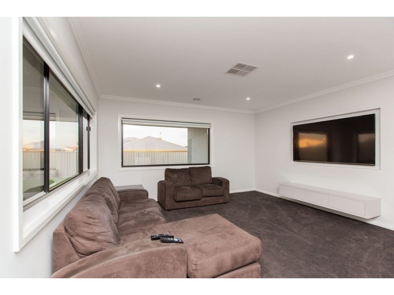 15 Goonawarra Street, Estella NSW 2650