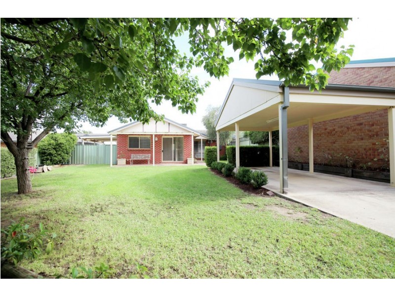 10 Clipper Way, Estella NSW 2650