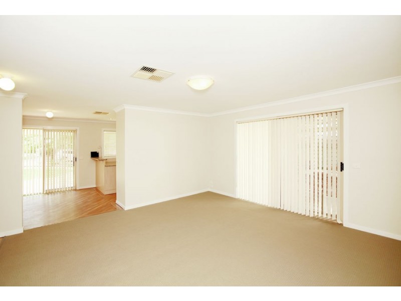 10 Clipper Way, Estella NSW 2650