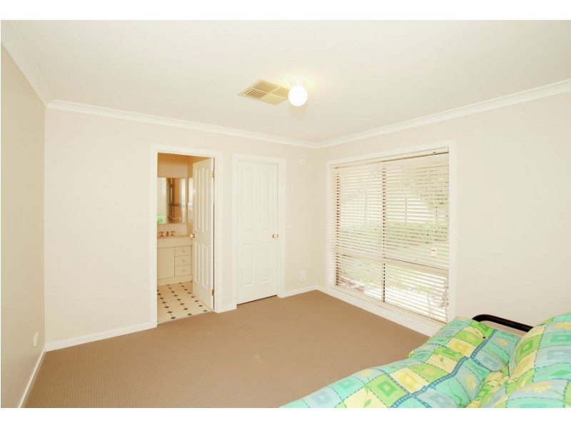 10 Clipper Way, Estella NSW 2650