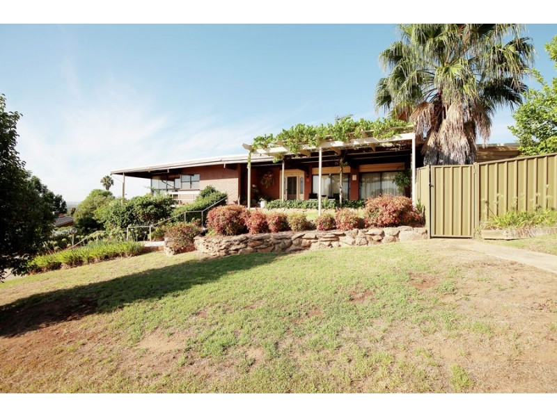 32 Wilks Avenue, Kooringal NSW 2650