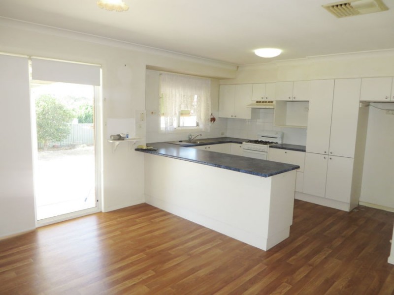 3 Willang Crescent, Glenfield Park NSW 2650