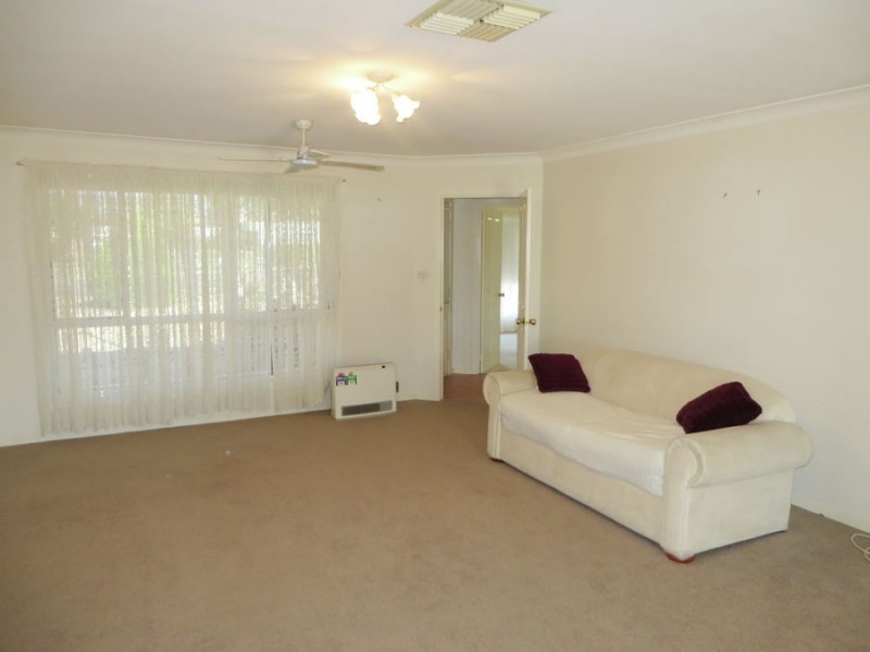 3 Willang Crescent, Glenfield Park NSW 2650